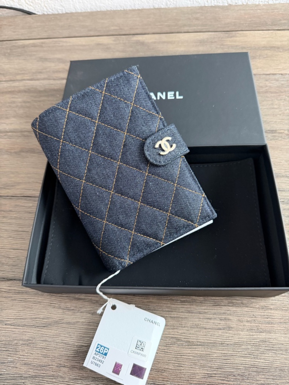 CHANEL Black Leather Card Wallet with Gold CC Snap